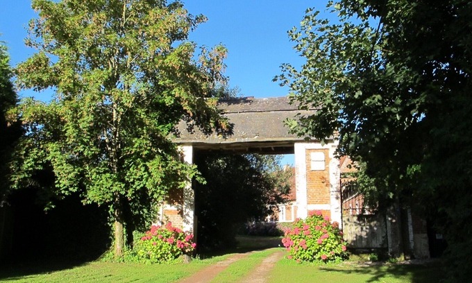 Tortefontaine Cottage | Cottage sleeps 10 all ensuite with outside pool