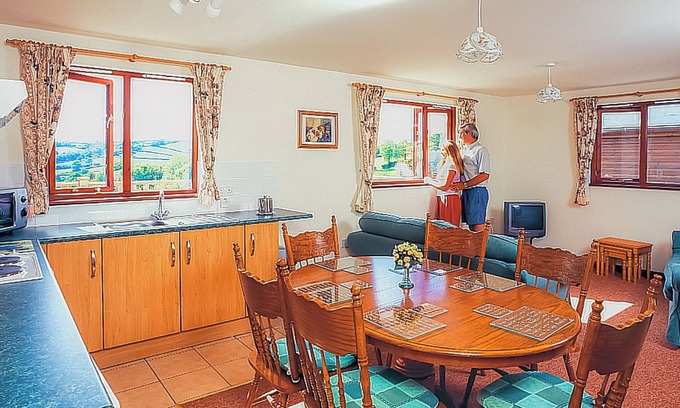 Llanybri Cottage | Cottage with one double and two twin.