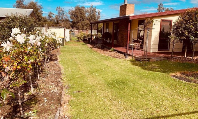 Woodside Beach Cottage | Cottage with spa and beach nearby