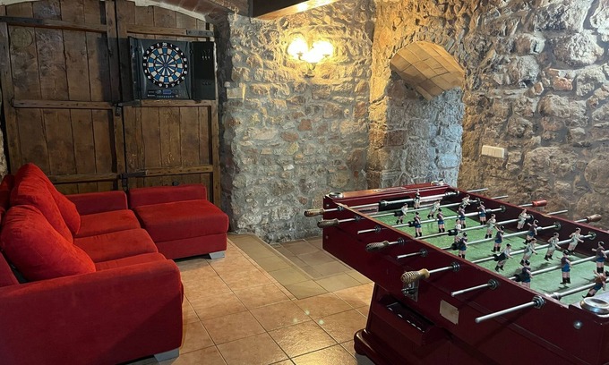 Sant Salvador de Guardiola Apartment | Country House 'Set Rengs 3' with Lake View, Shared Pool and Wi-Fi