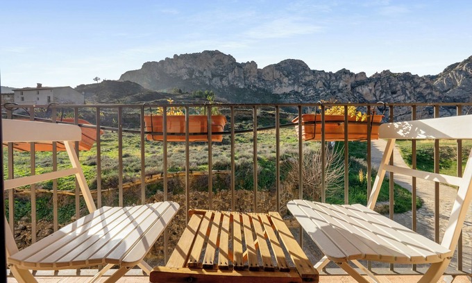 Montoro de Mezquita House | Country House 'Vallore Del Maestrazgo' with Mountain View, Private Garden and Air Conditioning