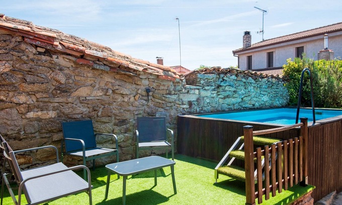 Fariza House | Country House 'Abuela Herminia' with Private Pool, Private Terrace and Wi-Fi