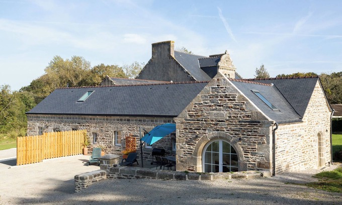 Landrevarzec House | Country House 'Domaine 2 Gites 12 Personnes' with Private Terrace, Private Garden and Wi-Fi