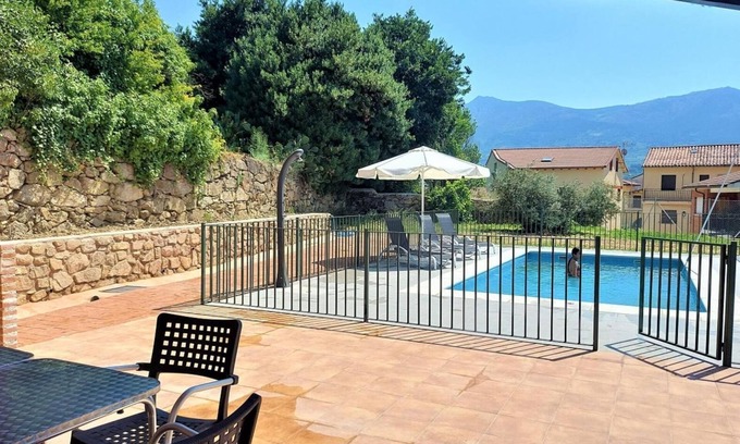 Mombeltran House | Country House 'El Barranco' with Mountain View, Private Pool and Private Terrace