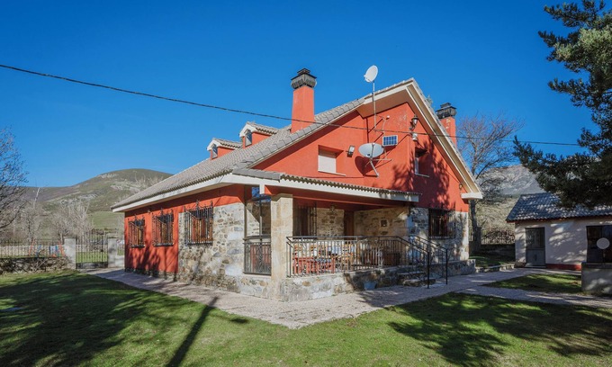 Triollo House | Country House 'El Corcal' with Mountain View, Private Terrace and Wi-Fi