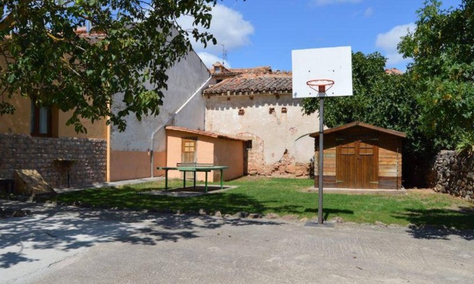 Quintanaelez House | Country House 'El Establo' with Private Garden