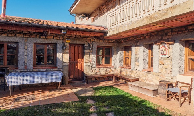 Boca de Huergano House | Country House 'Aldaron' with Mountain View, Private Garden and Wi-Fi