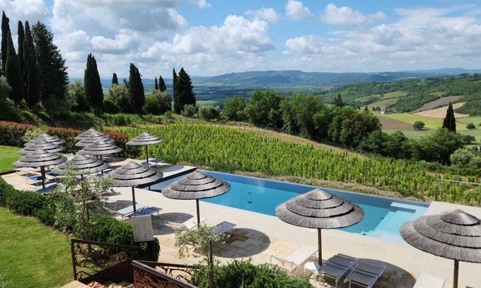 Monte Antico Apartment | Country House Art and Garden