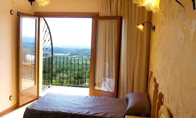 Rossell House | Country House 'Joan' with Mountain View, Wi-Fi and Air Conditioning