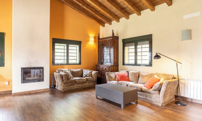 Piedralaves House | Country House 'La Morada De Piedralaves' with Mountain View, Private Pool and Wi-Fi