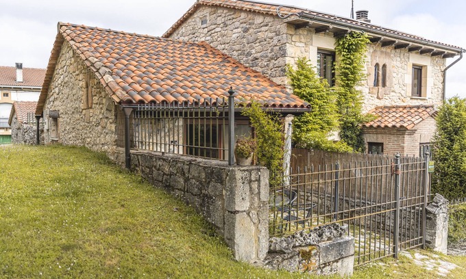 La Rad House | Country House 'Villamoronta' with Mountain View, Private Terrace and Wi-Fi