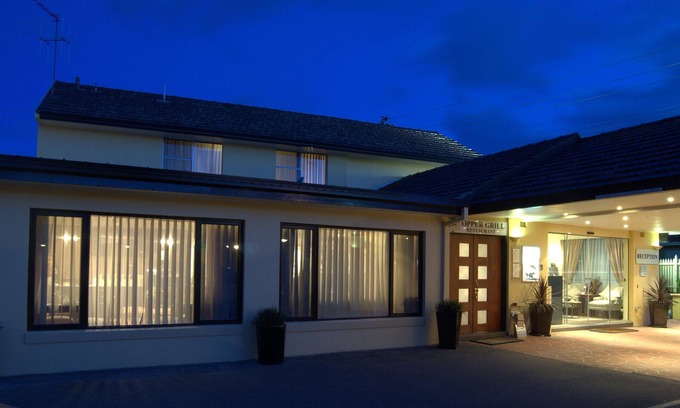 Crestwood Hotel | Country Plaza Queanbeyan