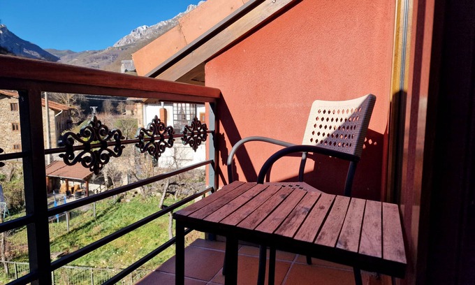 Espinama Apartment | Countryside Apartment with Mountain View