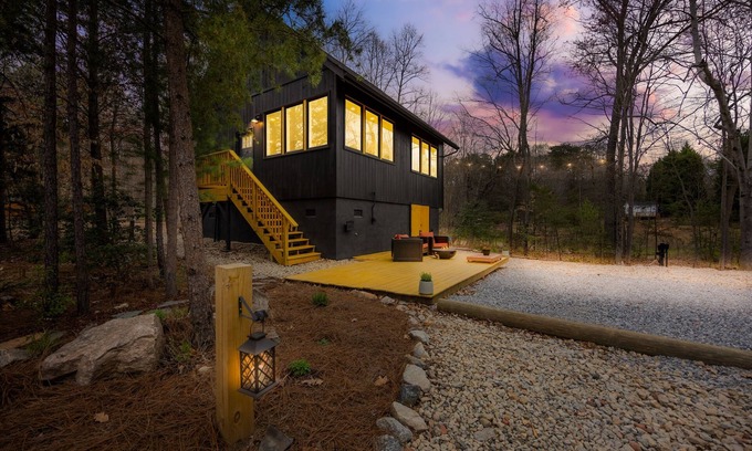 Terrell Cabin | Couples Retreat, Yard Games, Firepit, Paddleboards