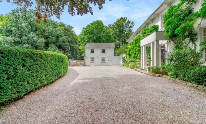 Cowbridge House | Cowbridge Cottage with shared swimming pool