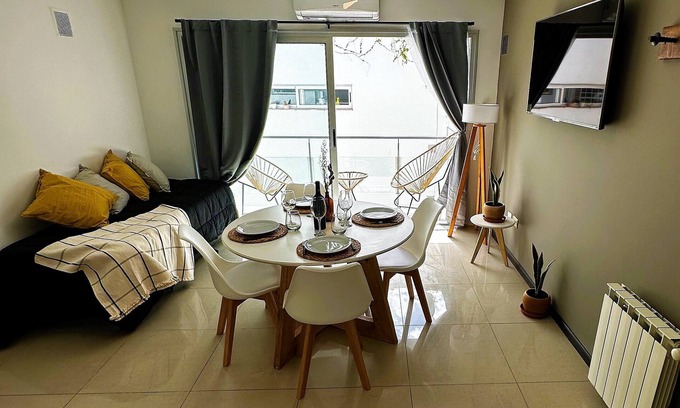 Mendoza City Center Apartment | Cozy 1-bedroom apartment with AC, WiFi and garage in charming Mendoza