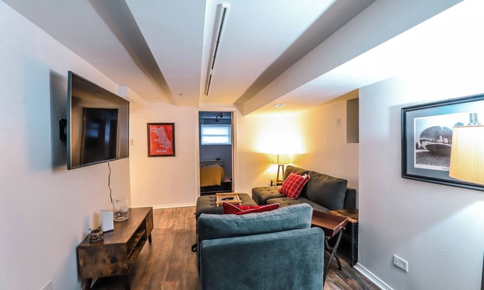 Bronzeville Apartment | Cozy 1-bedroom apartment with WiFi, AC in gorgeous Chicago