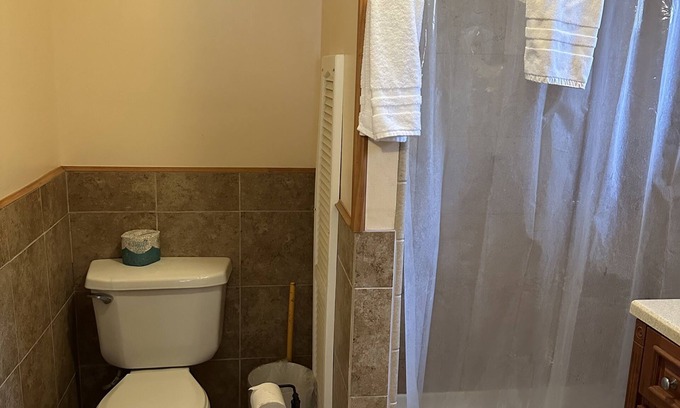 Dinosaur Hotel | Cozy 1-bedroom hotel in enchanting Dinosaur with WiFi