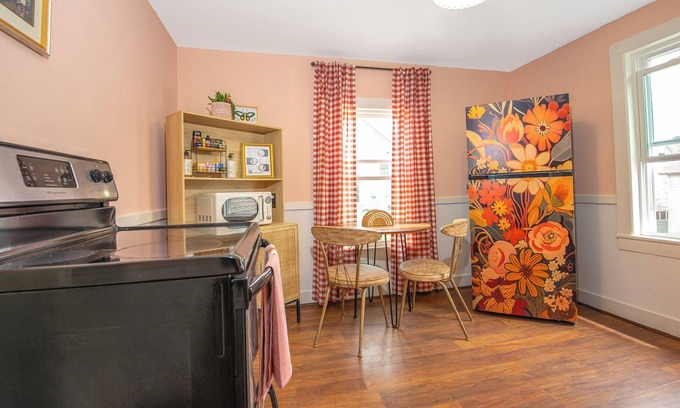Waterford Apartment | Cozy 1-Bedroom Retro Apartment in Waterford