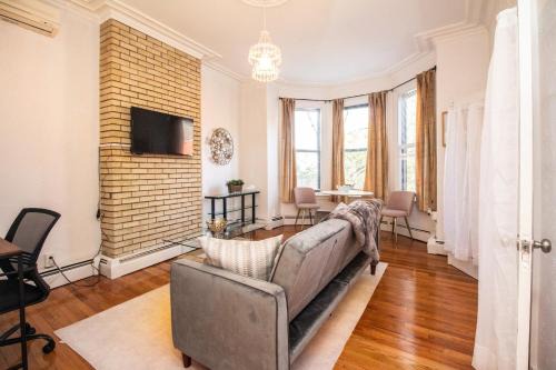 Emerson Gardens Apartment | Cozy 1bed, 1bath In Brookline, Mbta