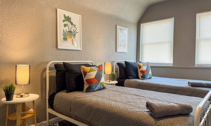 Mount Oliver Apartment | Cozy 1BR Apt with 5 Beds and WIFI