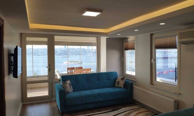 Uskudar Apartment | Cozy 2-bedroom apartment with Stunning Sea Views in enchanting Üsküdar, İstanbul
