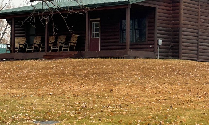 Big Stone City Cabin | Cozy 2-bedroom cabin with WiFi, AC in serene Big Stone City