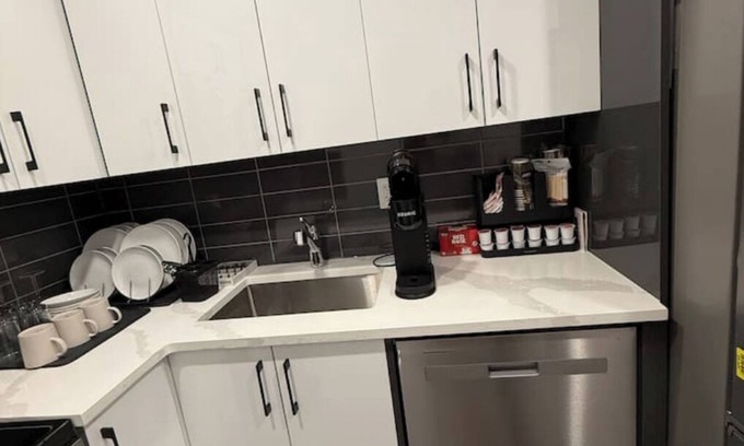 Sage Hill House | Cozy 2-Bedroom Short-Term stay in Calgary, AB. Canada.