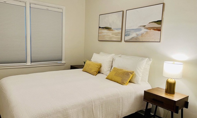 Linden Hills House | Cozy 2 bedrooms in the heart of historic Linden Hills Neighborhood