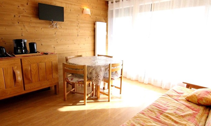Jeux Apartment | Cozy 2-Room Apartment for 6 with Ski Access, South-Facing Balcony - L'Alpe d'Huez
