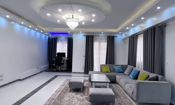 New Cairo Apartment | Cozy 3BR Apt - King Bed - with AC & WiFi in New Cairo, 5th Settlement