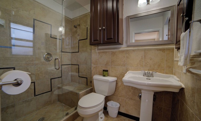 Leon Valley House | Cozy 4-bedroom house in wonderful San Antonio with WiFi, AC, and pet friendly.