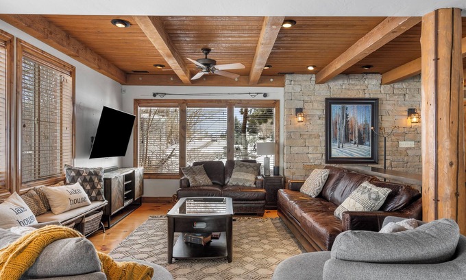 Charleston House | Cozy, 4-bedroom lake house 5 minutes from the beach and boat launch.