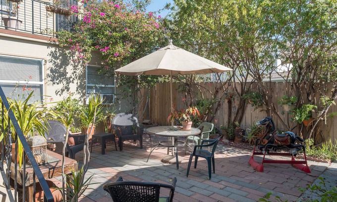 University Heights Apartment | Cozy 4057.5 North Park Retro Garden Studio near Balboa Park, Zoo, Shops, & more