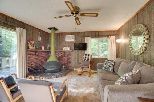 Jay House | Cozy Adirondacks Cabin Walk to Lake Eaton!