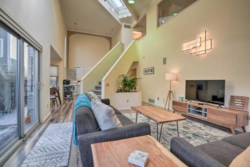 South Addition House | Cozy Anchorage Retreat - Near Hiking and Dtwn!