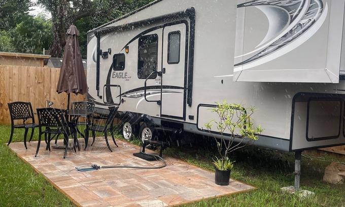 Hudson House | Cozy and Comfortable Camper to get fun and good times