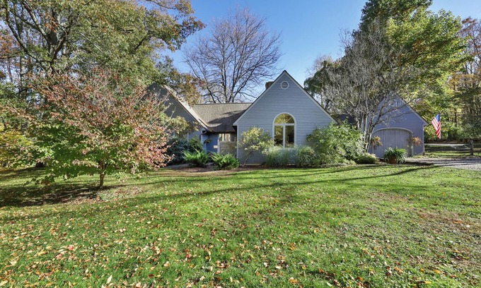 Glendale Cottage | Cozy and conveniently located cottage nestled in the mountains