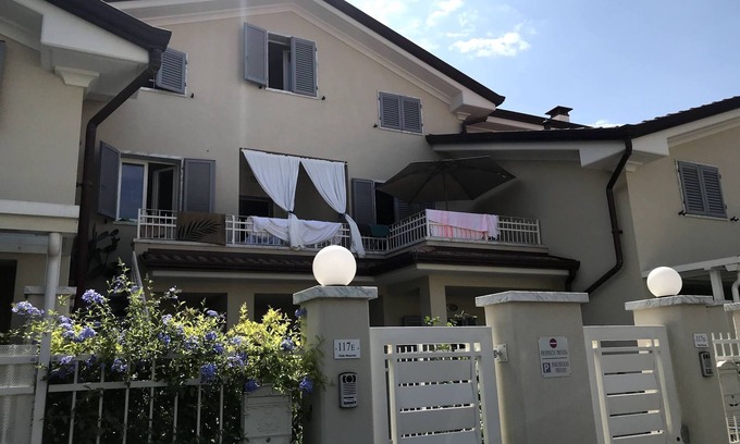 Marina di Carrara Apartment | Cozy apartment 800 mt from the beach