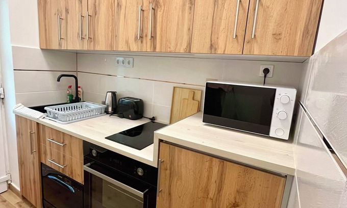 Ujlipotvaros Apartment | Cozy apartment in Budapest, near subway, 1 stop to center with Wi-Fi