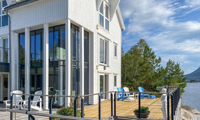 Ulstein Municipality Apartment | Cozy apartment in Gurskøy with sauna