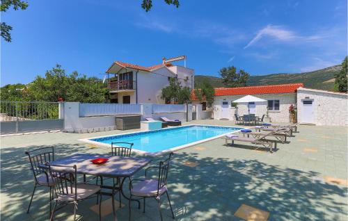 Rudine Apartment | Cozy Apartment In Kastel Novi