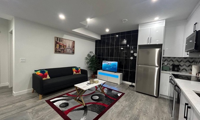 Evanston House | Cozy Brand-new 2-bedroom Basement with Lounge, Kitchen & Wifi