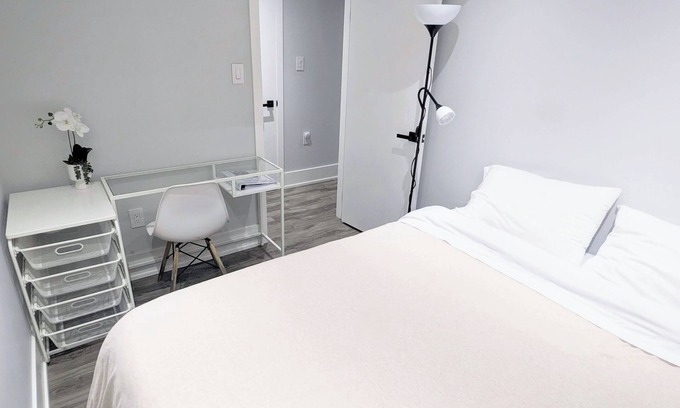 Woodbine - Lumsden House | Cozy Bsmt Apartment w/Parking & Patio - 20mins to Downtown & Beach