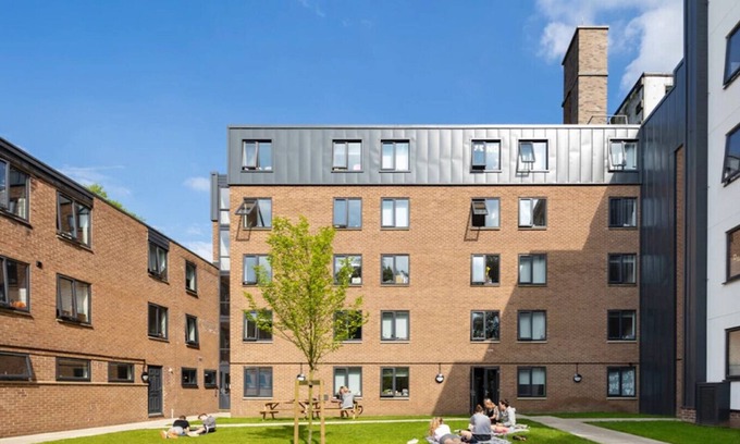 Headingley Apartment | Cozy Budget Room with Shared Washroom Access