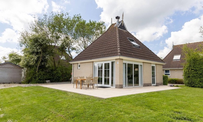 Eernewoude House | Cozy Bungalow with Terrace