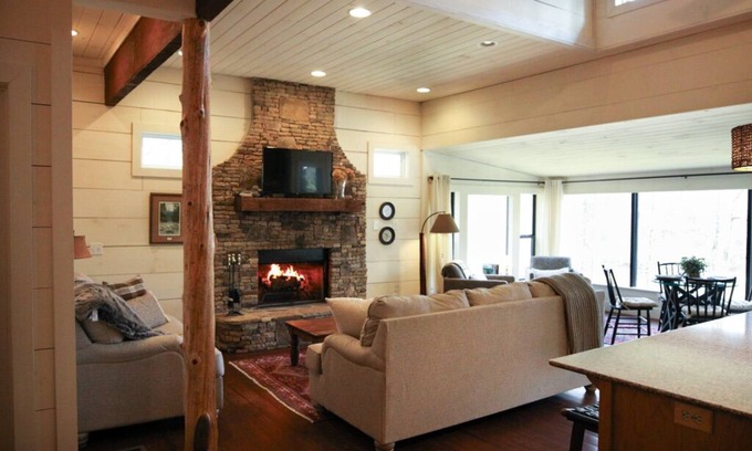 Clarkesville Cabin | Cozy cabin across from Lake Burton in beautiful N GA mtns, a "Retreat at Burton"