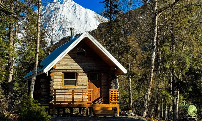 Moose Pass Cabin | Cozy cabin centrally located in Moose Pass with WiFi