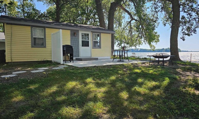 Waubay Cabin | Cozy cabin in Waubay with WiFi, AC. Enjoy a relaxing getaway! Fantastic fishing!