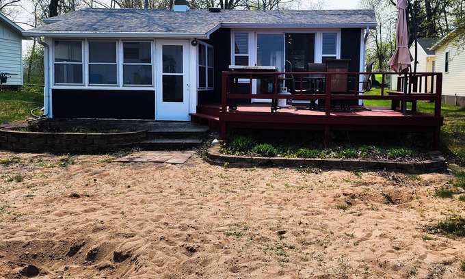 Edna Cabin | Cozy cabin on Little McDonald with amazing walk out beach!